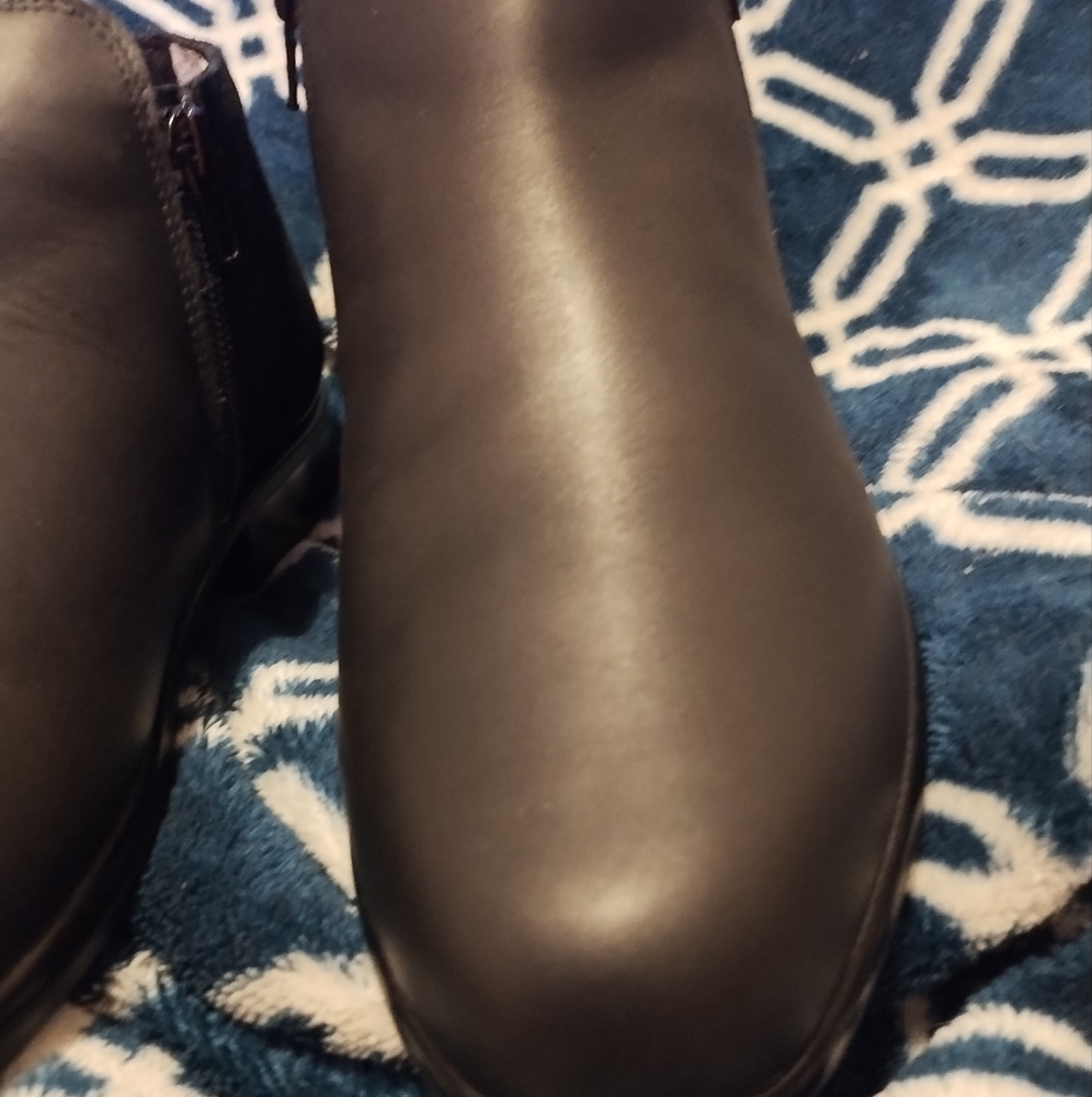 Naot ankle boots (nwot) black